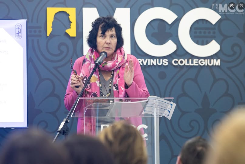 Iskolapadból a kormányülésre? – Viharos fogadtatás övezi az új oktatási miniszterjelöltet