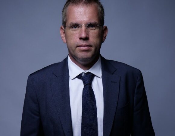 Gyurcsány és Bajnai embere volt, Márki-Zaynak kampányolt, most Tisza szigetes aktivista – bemutatjuk Magyar Péter propagandistáját, Ruff Bálintot