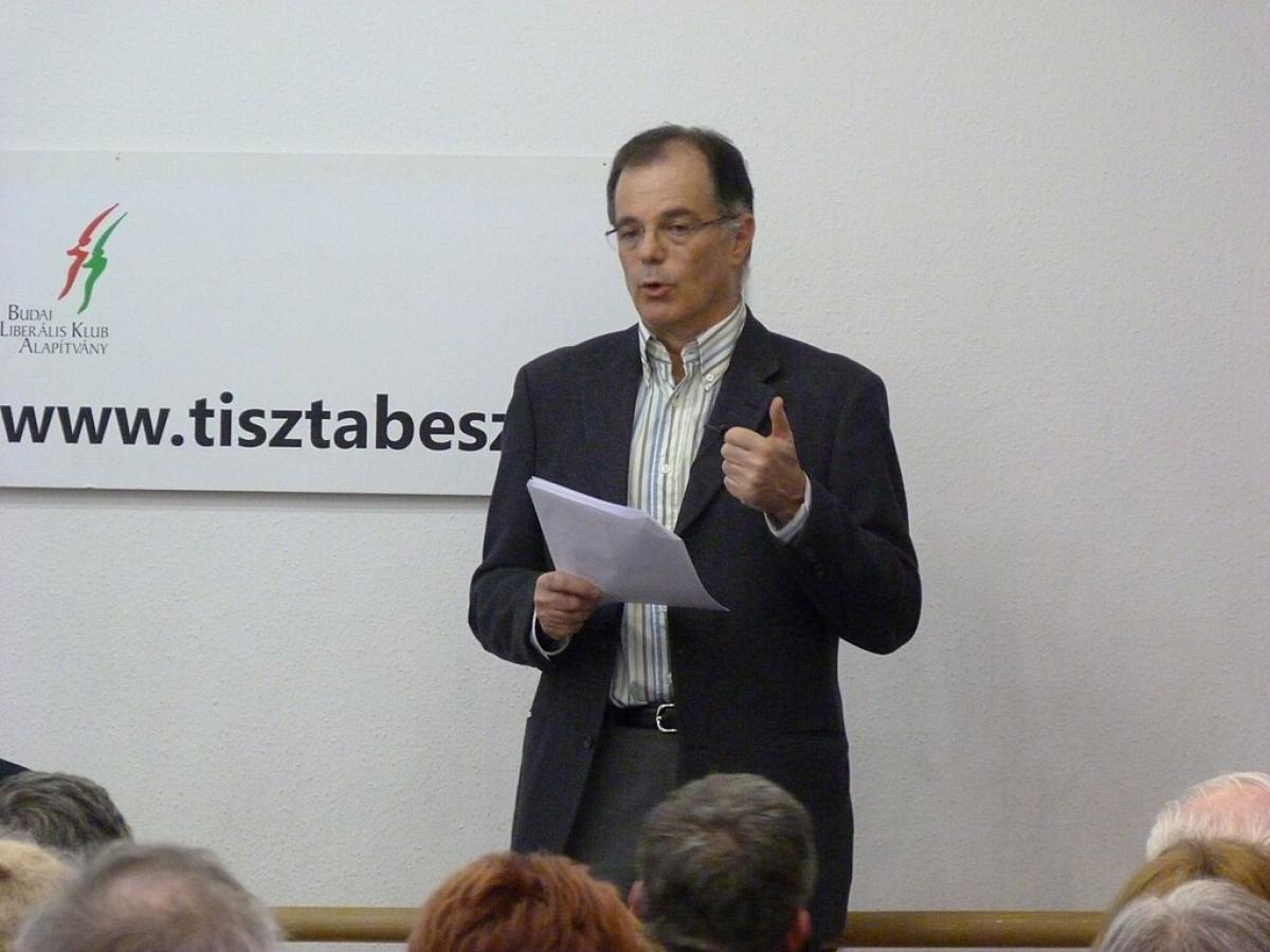 Simor András szerint megzsarolták, azért távozott az Erste felügyelőbizottságából