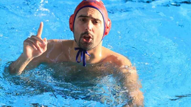 „Tiszás szeretetország” – Szécsi Zoltán beült a Fidesz-frakcióba, már neki is esett a szekta