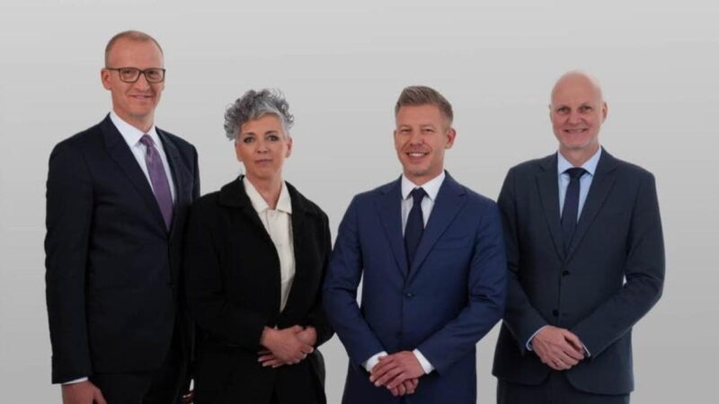 Egymás torkának eshetnek: belső harcok téphetik szét a tiszás kormányt