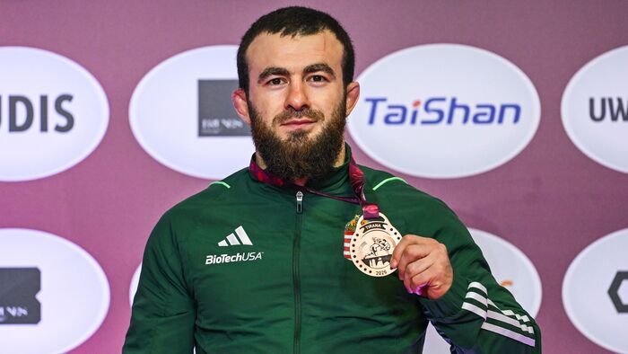 Vályi Istvánt feljelentették, amiért Bayer Zsolt megkínzására uszított