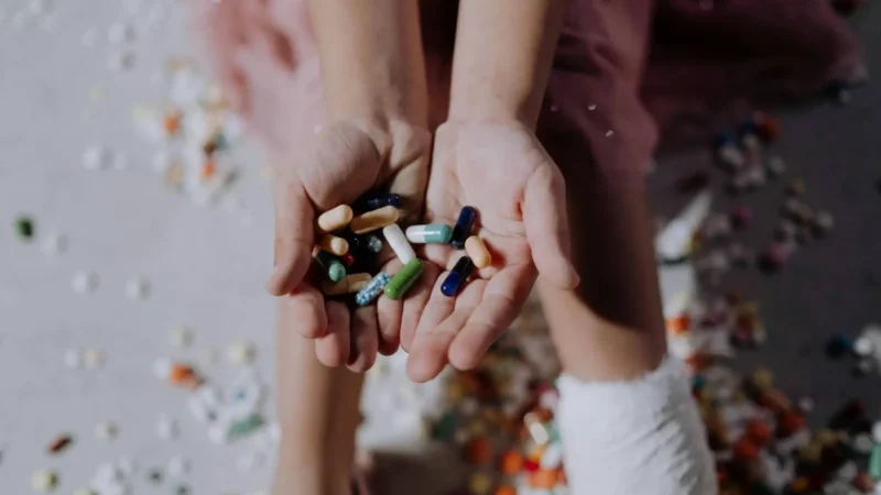 Letartóztatták a gyermekeit drogüzletbe bevonó házaspárt