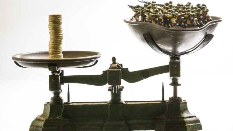 Amíg mások lőszert gyártanak, Európa stratégiát – de meddig?