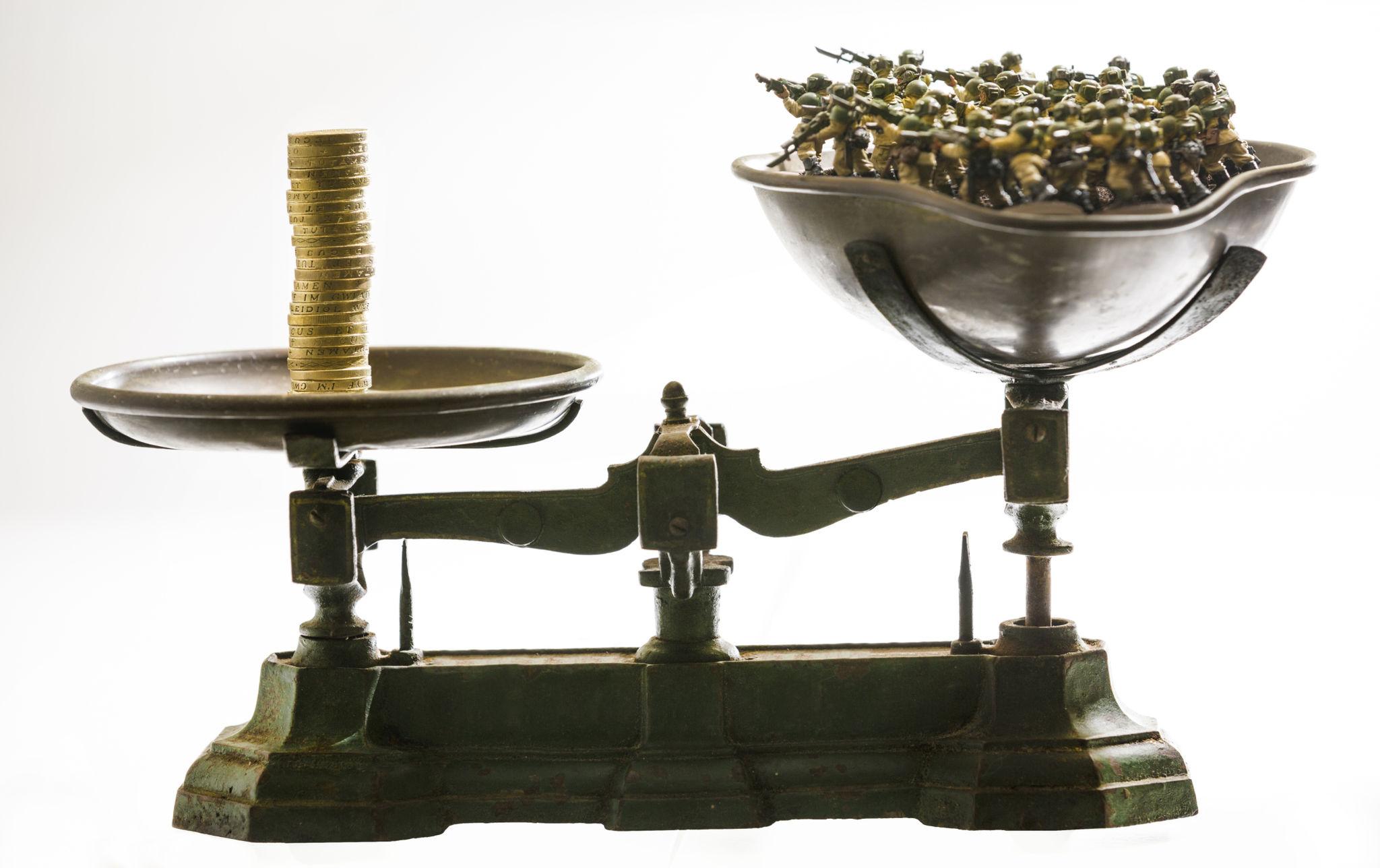 Amíg mások lőszert gyártanak, Európa stratégiát – de meddig?