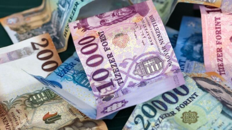 A piaci elemző szerint vége lesz a különadóknak, az árrésstopnak és az üzemanyagár-szabályozásnak is