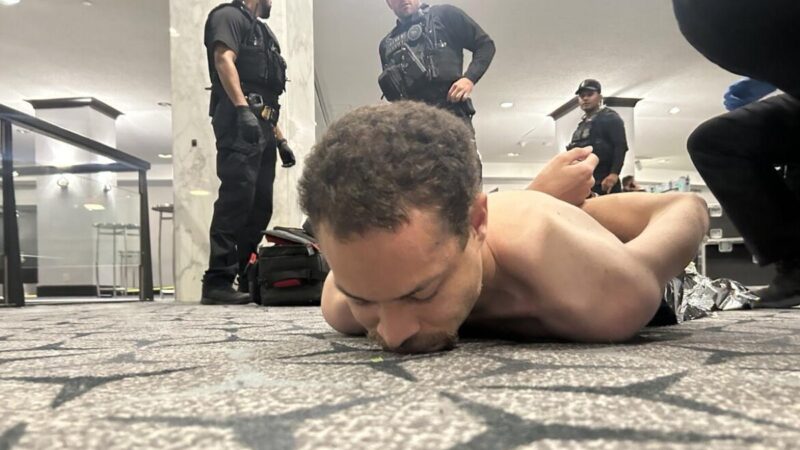 Egy 31 éves tanár kezdett ámokfutásba a Fehér Házi Tudósítók Vacsoráján – videóval