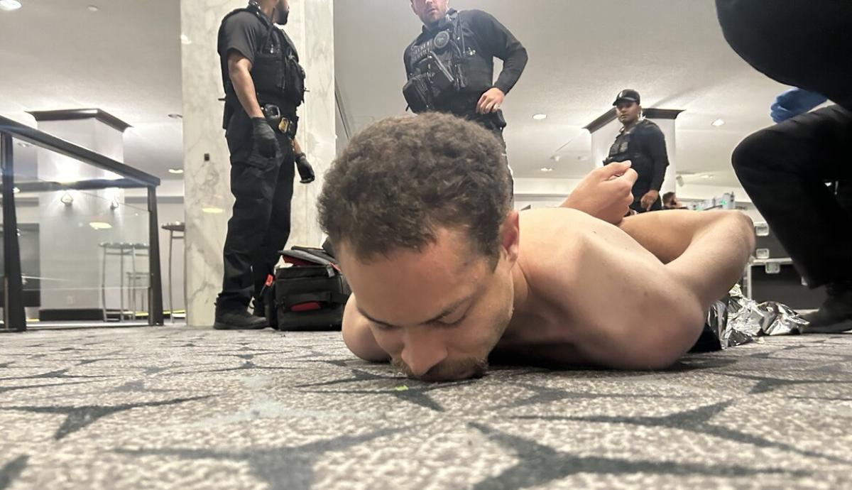 Egy 31 éves tanár kezdett ámokfutásba a Fehér Házi Tudósítók Vacsoráján – videóval