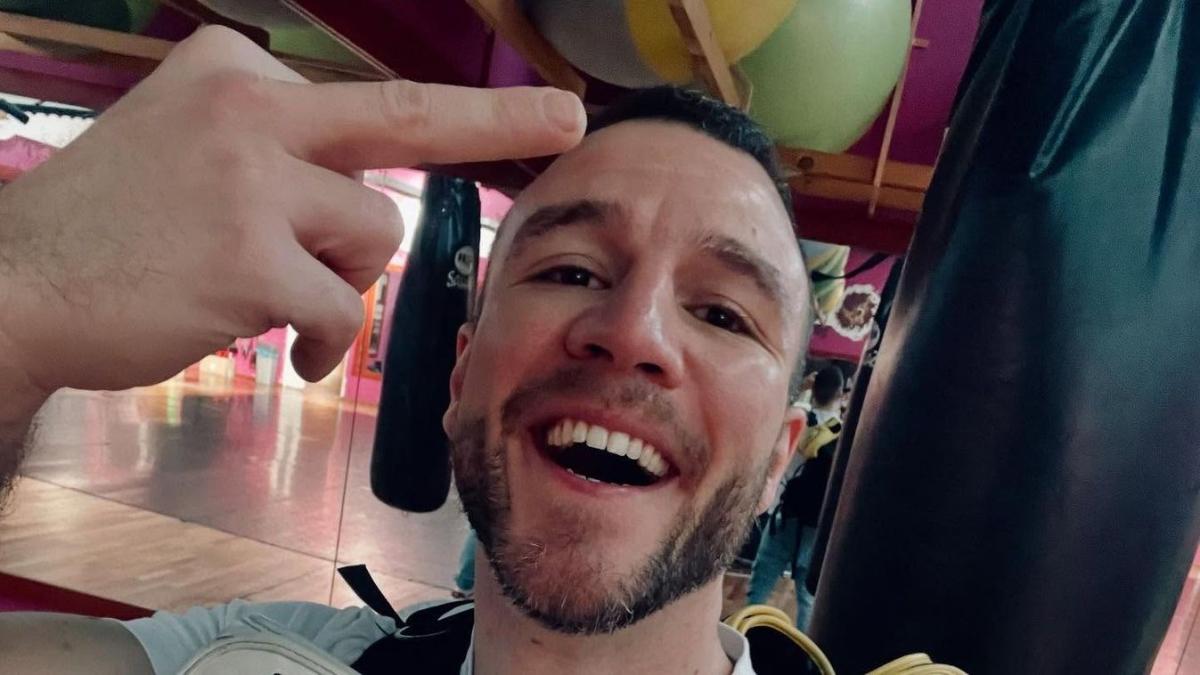 Milliókkal tömte ki az Emberi Erőforrások Mininisztériuma Noárt – mégis ő a leghangosabb