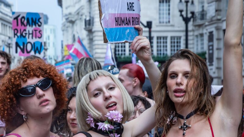 Az Európai Bizottság 900 000 eurós támogatást ítél oda egy transznemű ideológia előmozdítását célzó misszióra