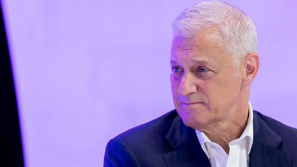 „Alacsonyabb értékű emberi tőkének” nevezte a mesterséges intelligenciával helyettesíthető dolgozókat egy bankvezér
