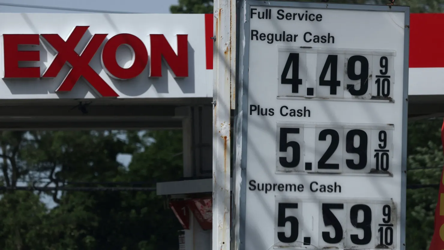 Exxon: Veszélyesen alacsony szintre eshetnek az olajkészletek heteken belül