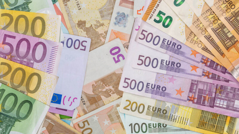Euró Magyarországon: Hatalmas lehetőség vagy költséges tévedés?