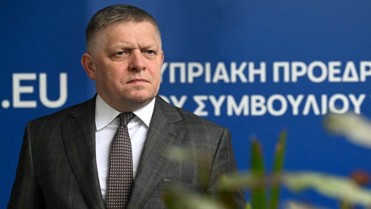 Fico Moszkvába utazik: A szlovák különút feszültséget szít az Európai Unióban