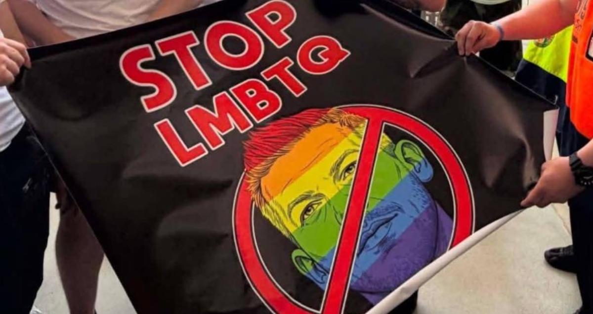 „STOP LMBTQ!” – Éles üzenetet küldtek a Fradi-szurkolók a Magyar-kormánynak
