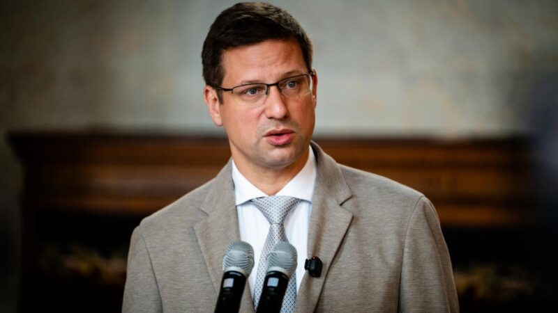 Gulyás Gergely: Magyar Péter alkotmánysértő módon próbálja befolyásolni a független bíróságokat