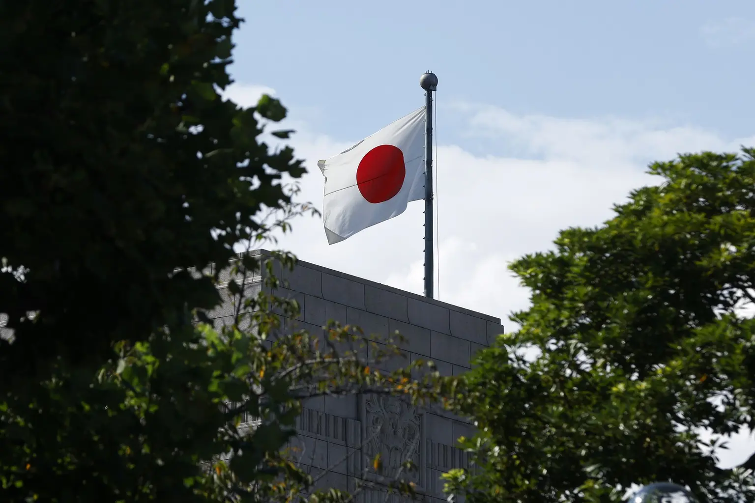 Stratégiai lépés Tokiótól: Japán 14,7 millió dollárral száll be a NATO ukrajnai fegyverprogramjába