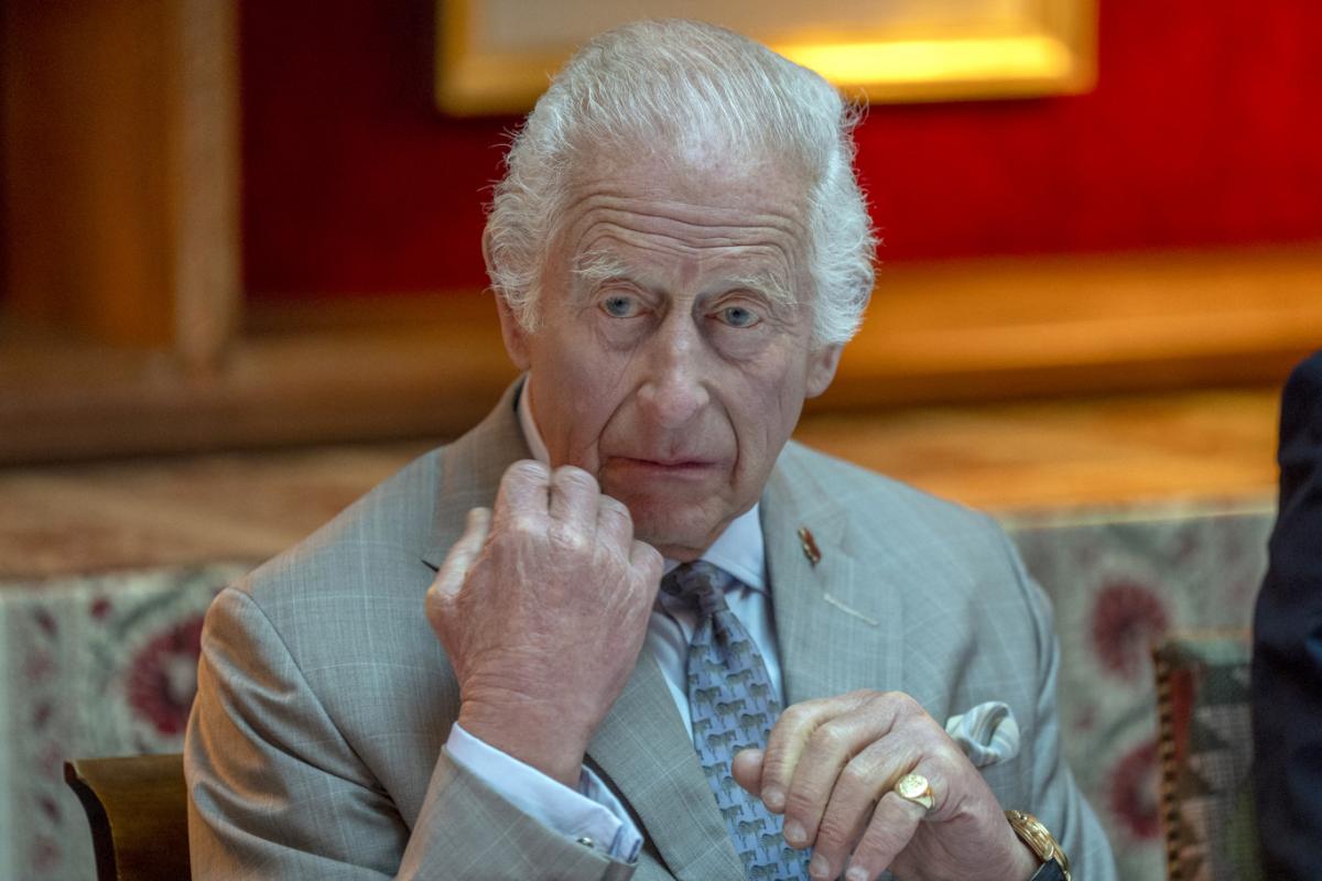 Élő adásban temették el a brit uralkodót: Számítógépes hiba miatt jelentették be Károly király halálát