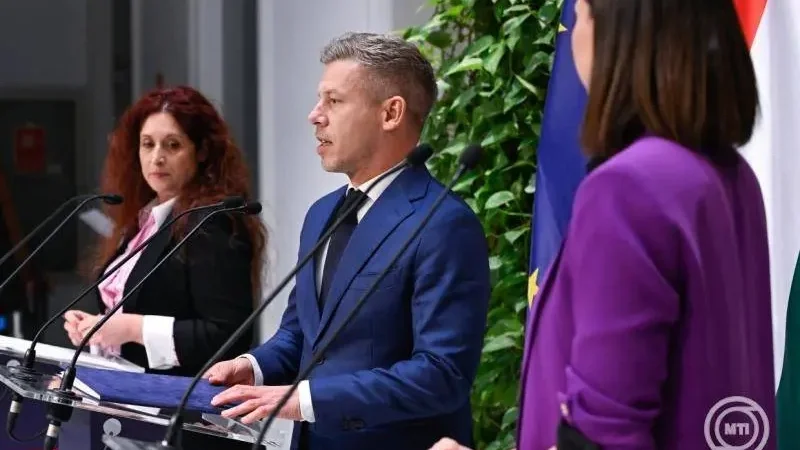 Jön az őszi nyugdíjas SZÉP-kártya: Sávos támogatást vezet be a Tisza Párt