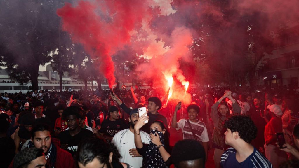 Elszabadult a pokol Párizsban a PSG történelmi BL-győzelme után