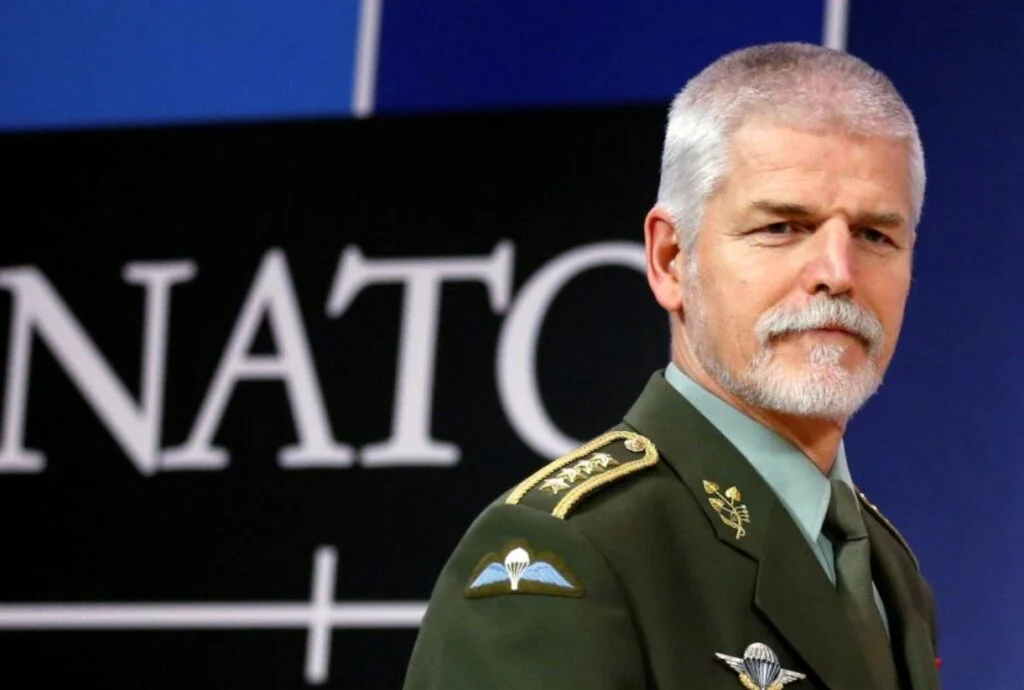 Cseh elnök: A NATO-nak határozott fellépéssel kell megmutatnia az erejét Oroszországnak