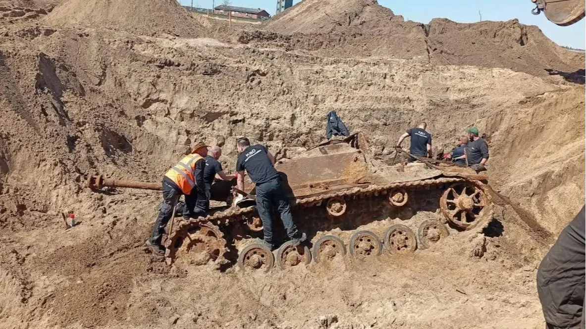 Második világháborús StuG III G rohamlöveget találtak egy német katonai repülőtéren