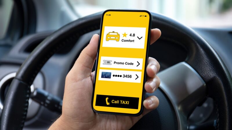 Miközben szervez és szankcionál, saját maga sért törvényt – A BKK eltitkolt működése a taxirendelet mögött