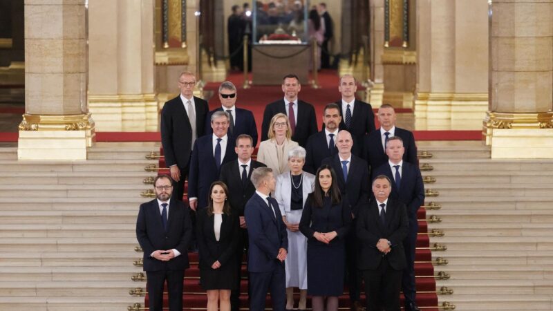 Minél inkább nem csinál semmit a Tisza-kormány, annál népszerűbb