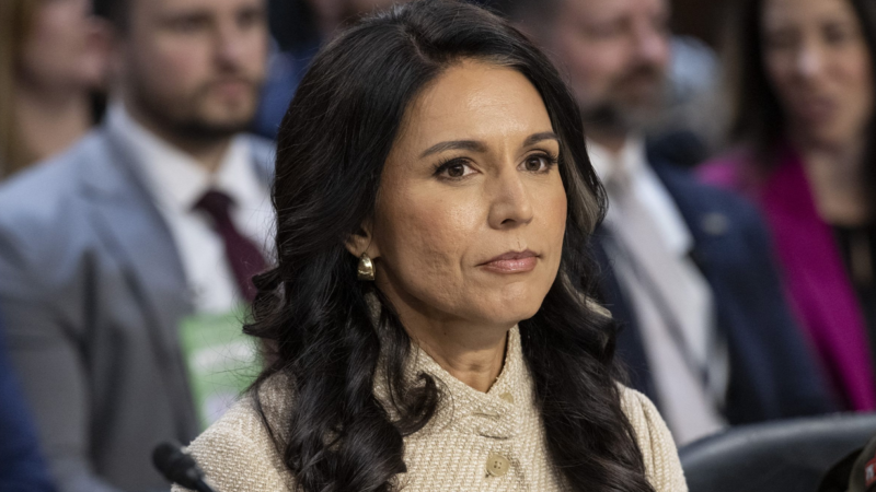 Kulisszák mögötti háború Washingtonban: Lemondott Donald Trump hírszerzési igazgatója, de lehet, hogy valójában kirúgták