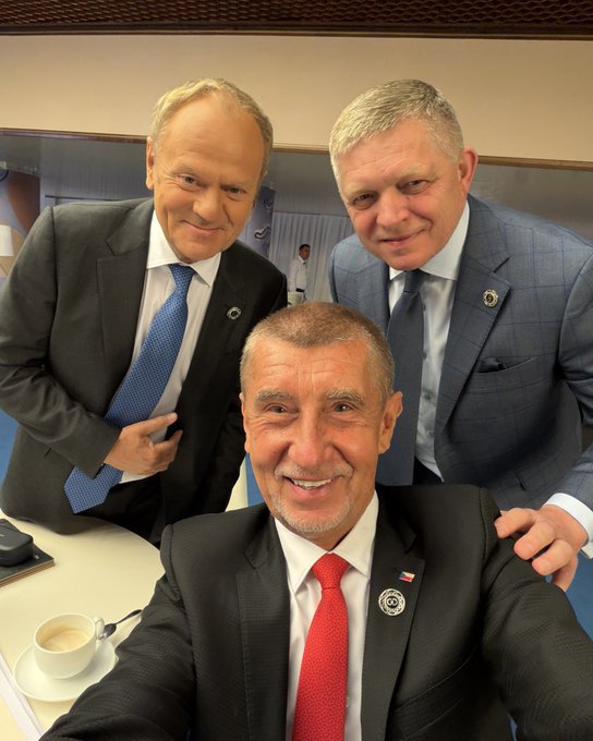 Robert Fico a V4-ek újjászületését sürgeti: Magyar Pétert várják a „három testőr” mellé