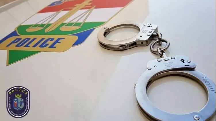 Álrendőrök csaptak le az M5-ösön: román tolvajok fosztottak ki egy kamionost