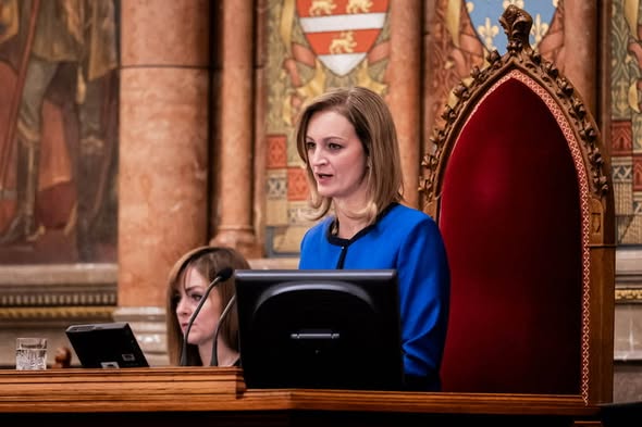 A patkó méltósága: az Operaház elkészítené a házelnöki szék másolatát