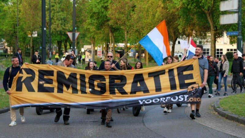 Forrong Hollandia: Harmadik napja tartanak a zavargások a migránsszállók miatt