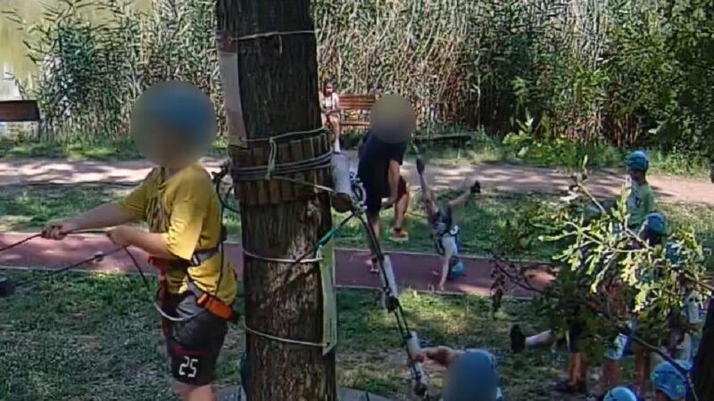 Elhagyta az országot a kisfiút felrúgó karateedző