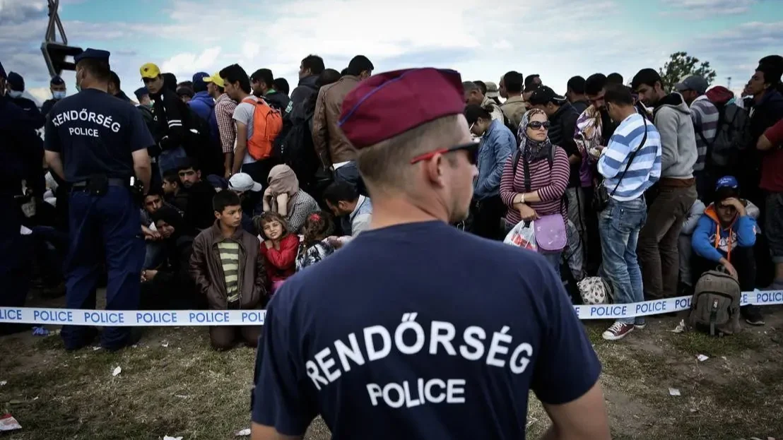 A Tisza Párt Alaptörvény-módosítása elhárítja a migrációs paktum alkotmányos akadályát