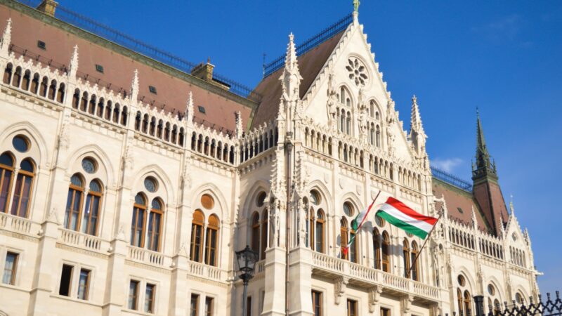 Milliárdos bevételek és súlyos adósságok: Megjelentek a magyar pártok pénzügyi beszámolói