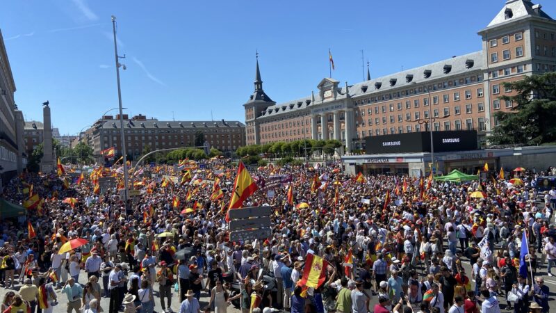 Tízezres kormányellenes demonstráció Madridban: Pedro Sánchez lemondását követelték a tüntetők