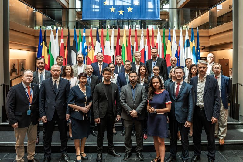 Az Európai Hatóság megvonná a Szuverén Nemzetek Európája frakció finanszírozását