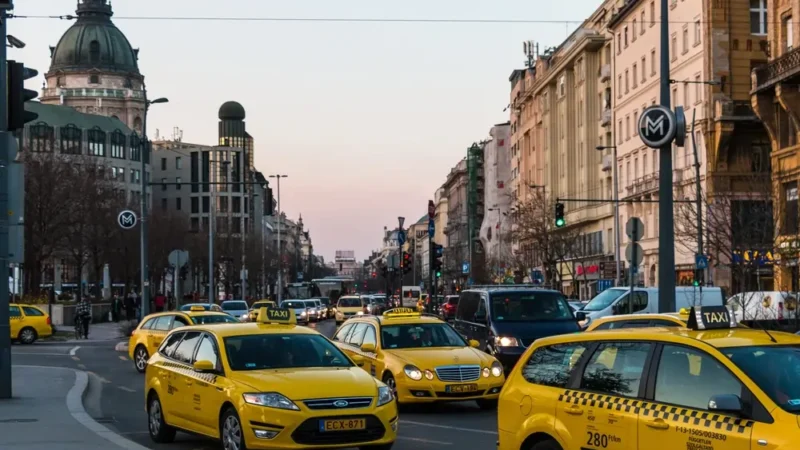 Káosz fenyeget Budapesten a BL-döntő hétvégéjén: Megbénulhat a reptér, taxisblokád jöhet