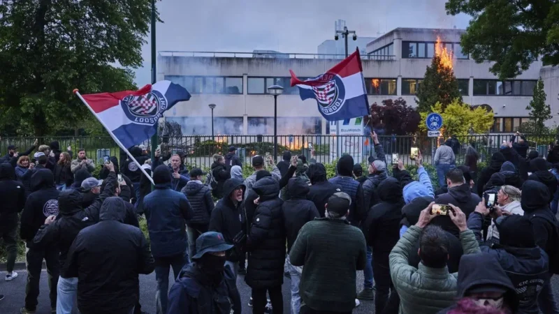Lángoló városházák és vízágyúk: Hollandiában elszabadult a pokol a migrációs kényszer miatt