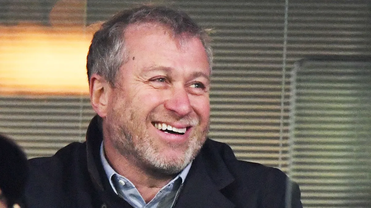 A háttérdiplomácia fantomja: Roman Abramovics titkos küldetése Putyin és Zelenszkij között