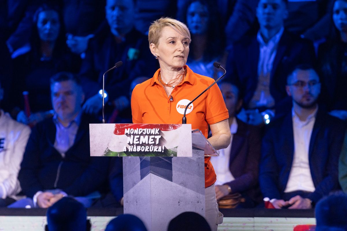 Beindult a fideszes Védvonal: Két hét alatt több mint hatvan politikai zaklatási és tisztogatási ügyet jelentettek
