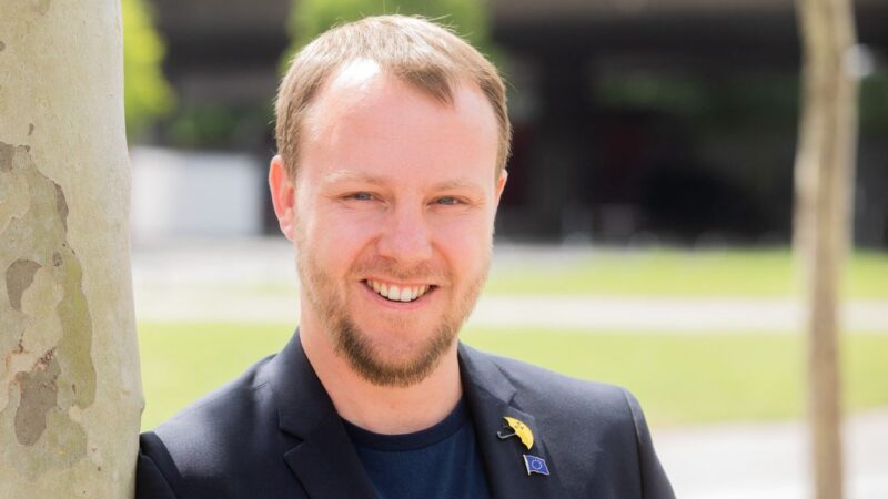 Daniel Freund: Szigorú feltételekhez kötött az uniós források megnyitása