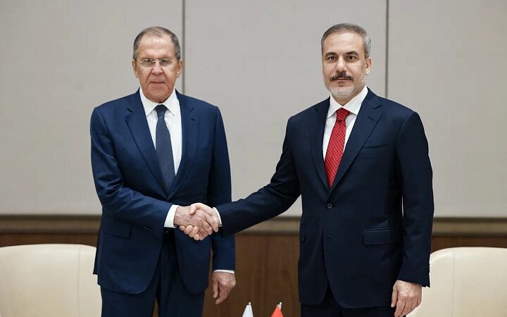 Stratégiai szintre lépnek az orosz–török kapcsolatok: Hakan Fidan és Szergej Lavrov tárgyalt