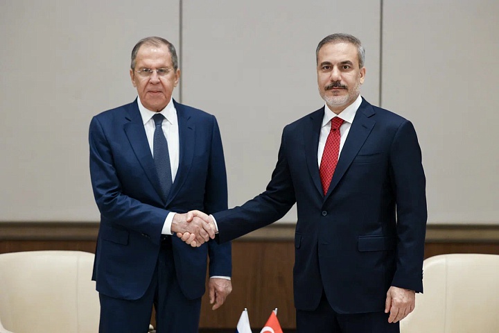 Stratégiai szintre lépnek az orosz–török kapcsolatok: Hakan Fidan és Szergej Lavrov tárgyalt