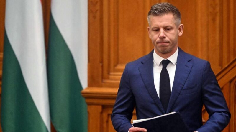 Hack Péter szerint a 42 jogtudós nyílt levele a kollektív bűnösség elvét támasztja fel, és a 20. század legsötétebb történelmi korszakait idézi