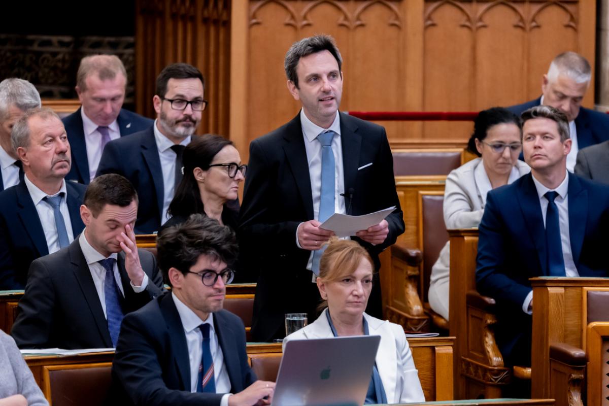 A Fidesz szerint titkos paktum áll az alkotmánybírósági patthelyzet mögött