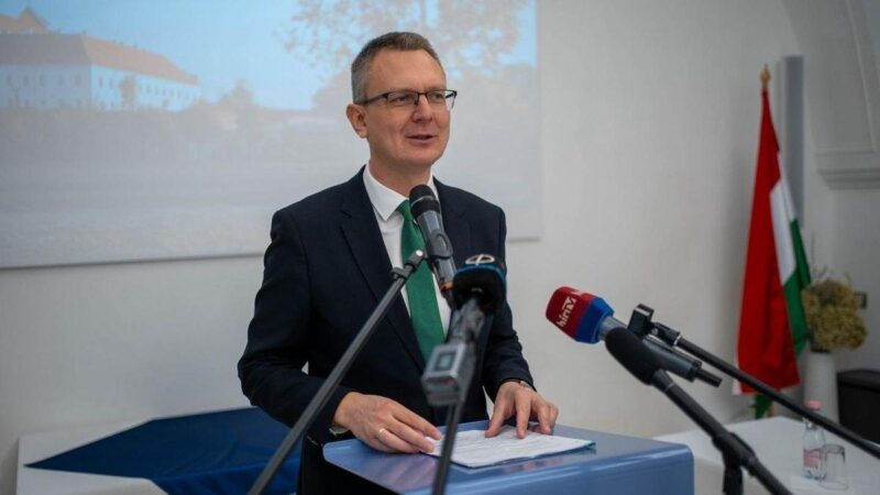 Rétvári Bence: A kormány a Parlamentben hazudik a migrációs paktumról