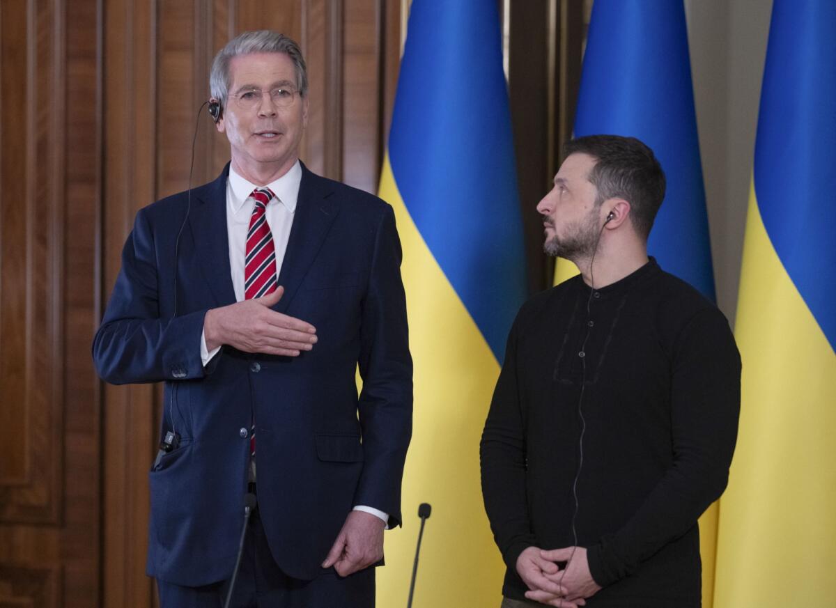 „Mint egy drogos Mr. Bean”: Botrányos jelzőkkel illette Scott Bessent amerikai pénzügyminiszter Volodimir Zelenszkijt