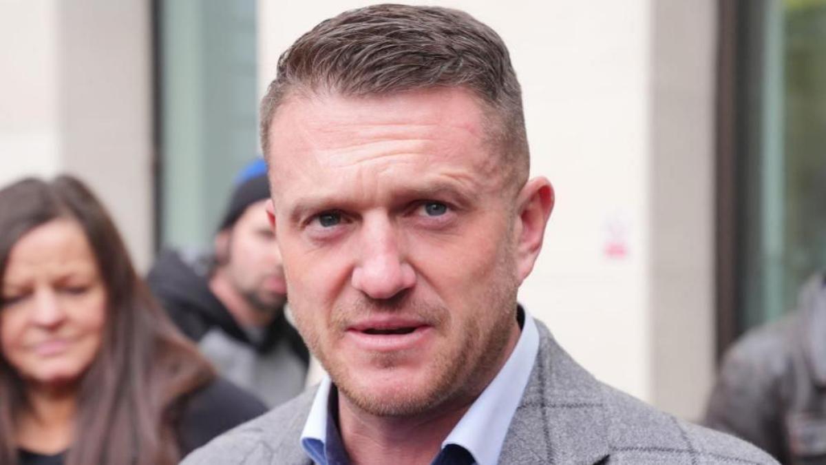 Terrorellenes törvénnyel csaptak le Tommy Robinsonra a Heathrow repülőtéren